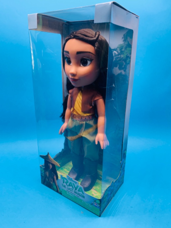 Photo 5 of 281517… Disney Raya the last dragon 14” figure in original box 