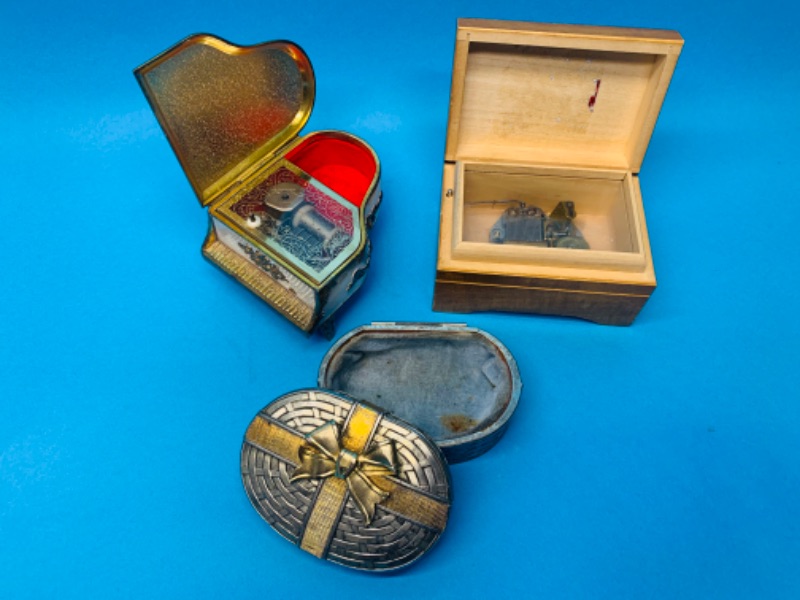 Photo 1 of 281569…3 vintage music box trinket boxes - 2 japan and 1 Switzerland- felt is dirty on 1