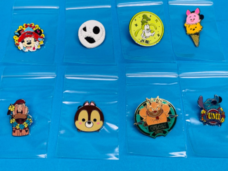 Photo 1 of 281810…8 Disney pins in plastic bags 