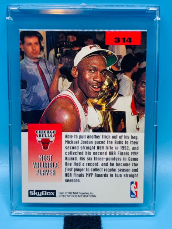 Photo 2 of 281820…skybox 1992 finals Michael Jordan card 314 in hard plastic case