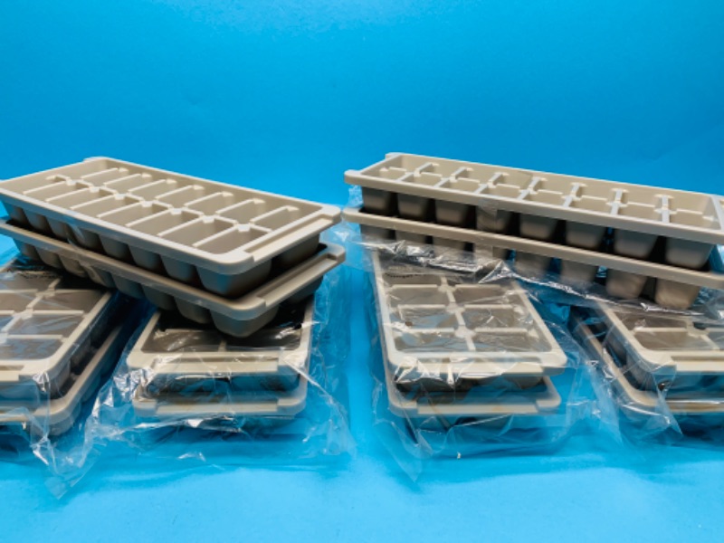 Photo 1 of 282235… 12 plastic ice cube trays 