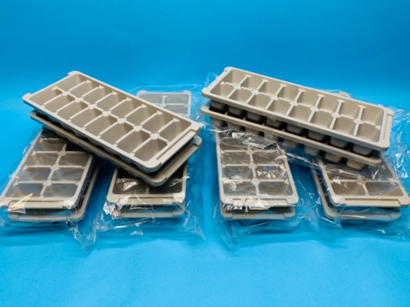 Photo 2 of 282235… 12 plastic ice cube trays 