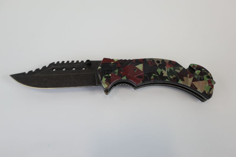 Photo 1 of CAMO RED BLACK AND GREEN POCKET KNIFE NEW 