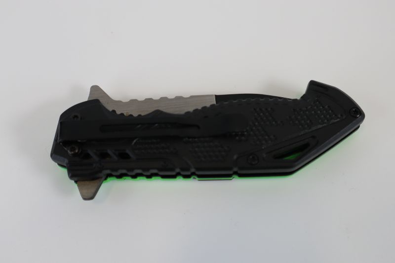 Photo 3 of LIME GREEN AND BLACK POCKET KNIFE NEW 