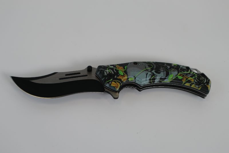 Photo 1 of CRACKED SKULL HEAD WITH ROSE BLACK GREY YELLOW AND GREEN POCKET KNIFE NEW 