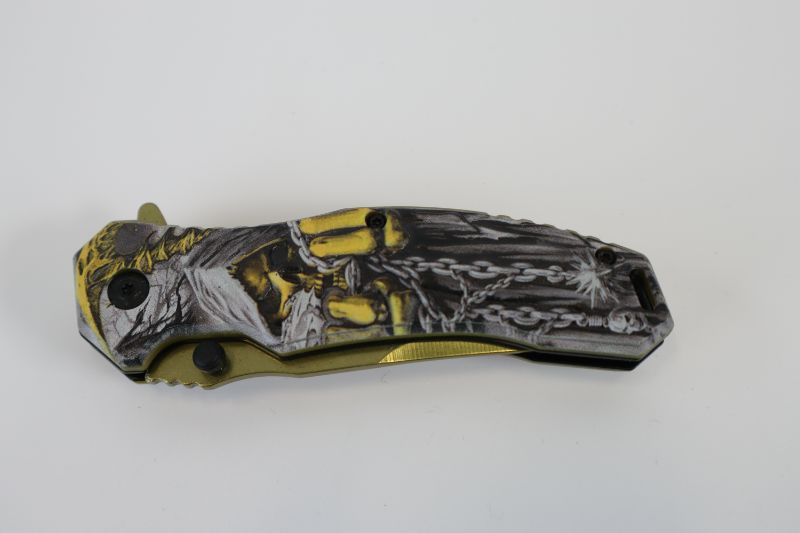 Photo 2 of OLIVE GREEN AND YELLOW SKULL WITH CHAINS POCKET KNIFE NEW 