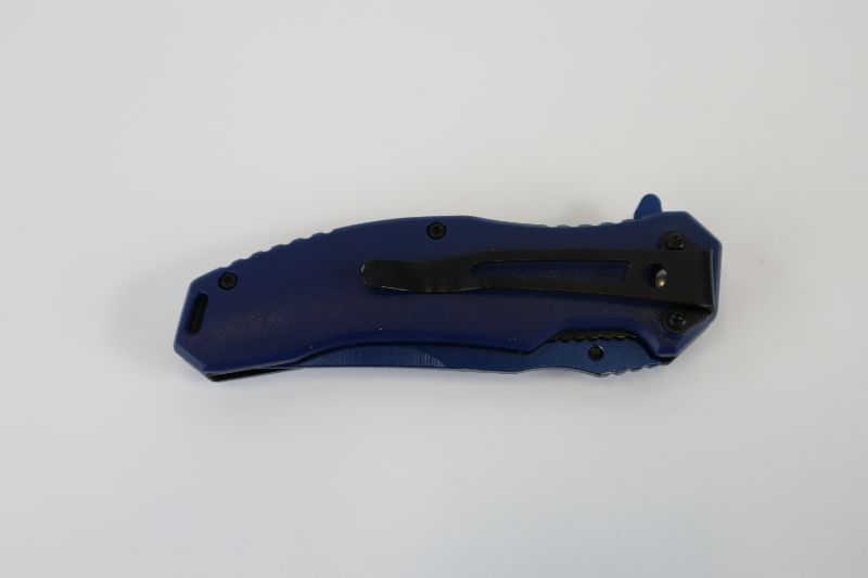 Photo 3 of BLUE SKULL WITH CHAINS POCKETS KNIFE NEW 