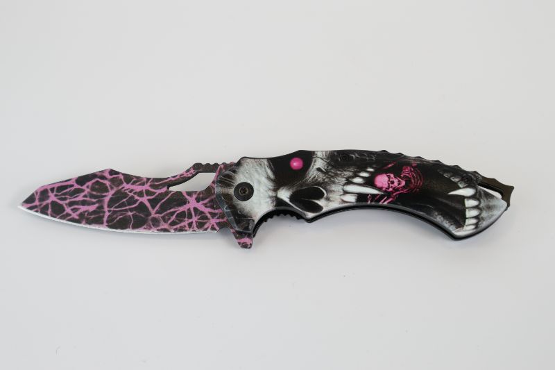 Photo 1 of PINK SKULL VAMPIRE POCKET KNIFE NEW