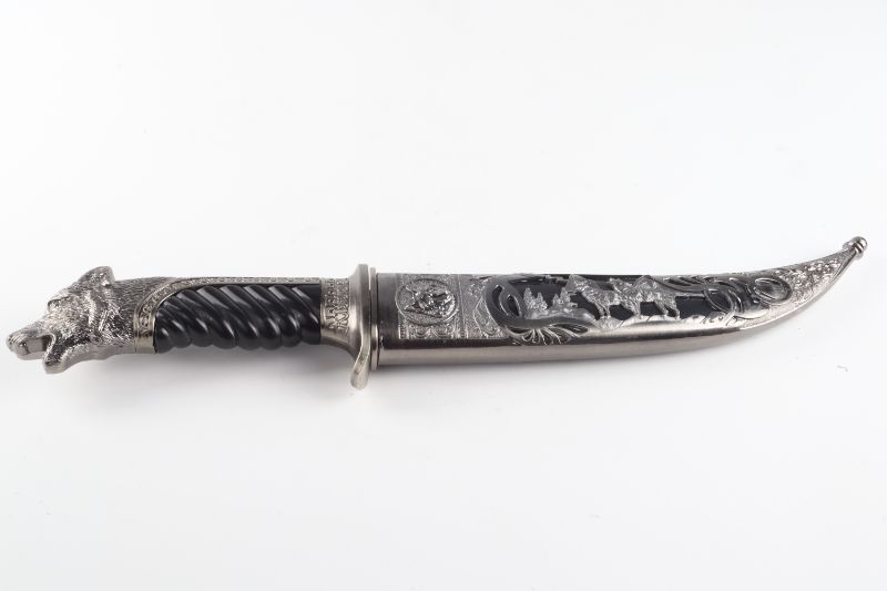 Photo 1 of WOLF DETAIL COLLECTIBLE KNIFE NEW