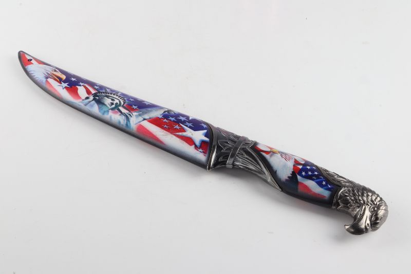 Photo 2 of STATUE OF LIBERTY COLLECTIBLE KNIFE WITH BLACK ACCENTS  NEW 