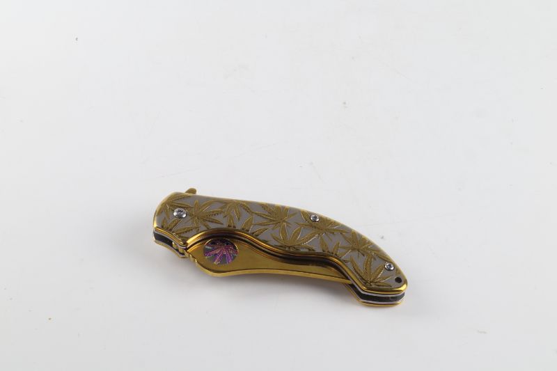 Photo 2 of GOLD FLOWER DESIGN POCKET KNIFE NEW