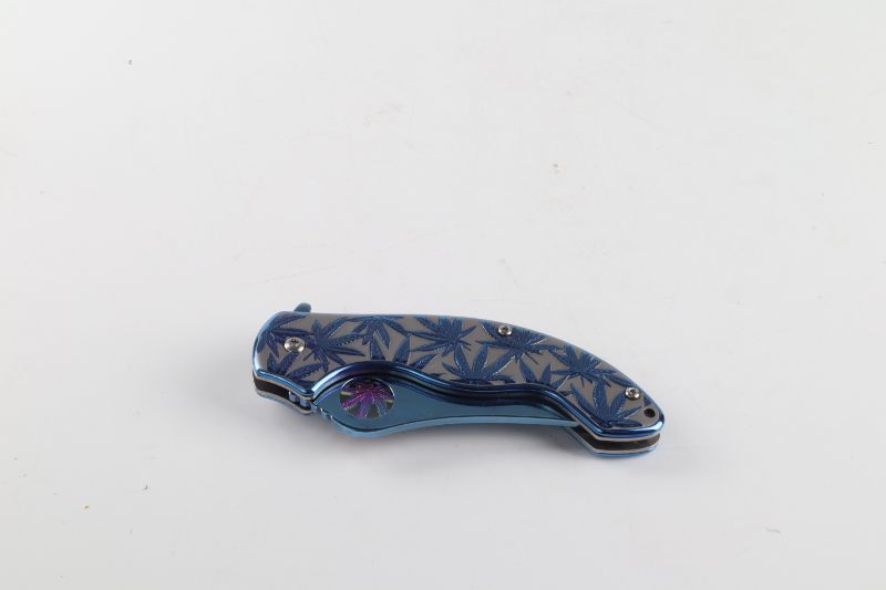 Photo 2 of BLUE FLOWER DESIGN POCKET KNIFE NEW