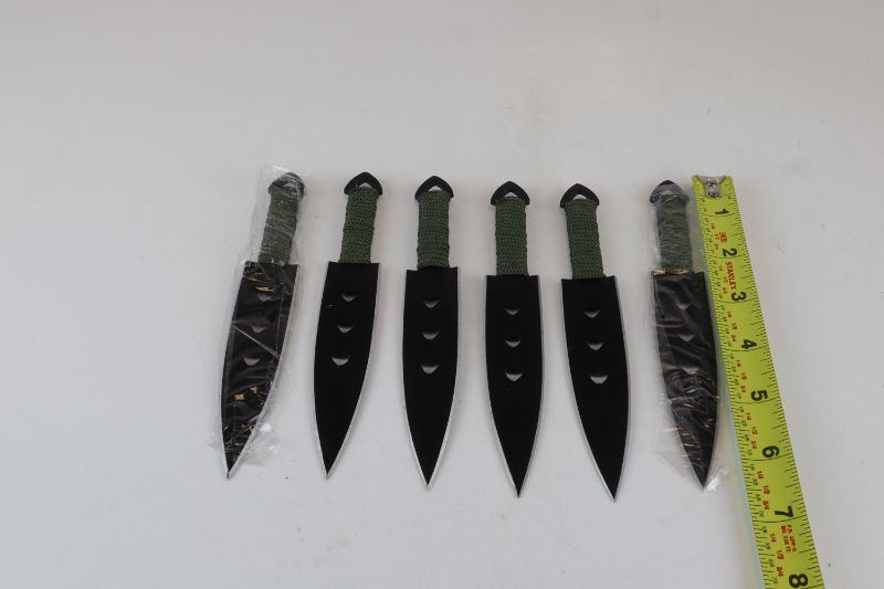 Photo 3 of 6 SET THROWING KNIVES WITH LEG STRAP CASE NEW 