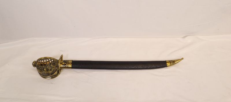 Photo 2 of GOLD PIRATE SWORD 29 INCHES FUNCATIONABLE NEW 