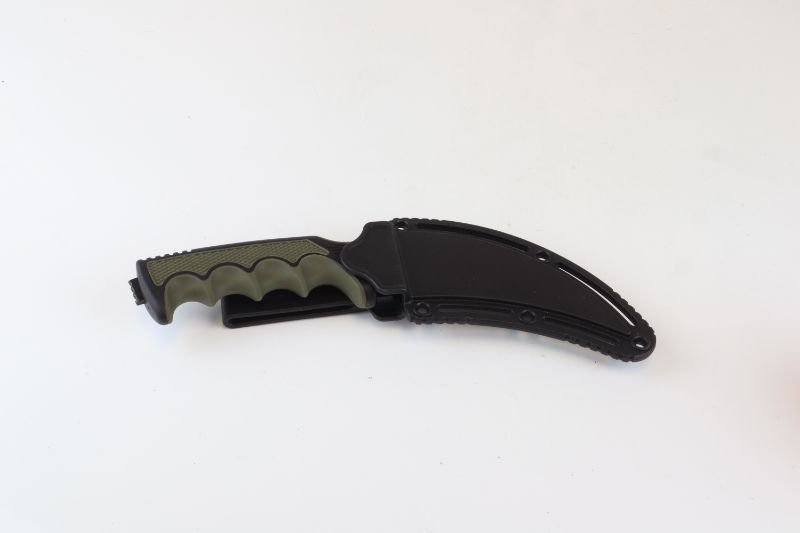 Photo 2 of RAPTOR KNIFE WITH CLIP IN CASE NEW 