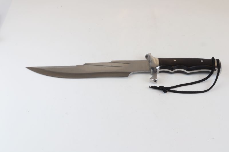Photo 2 of SURVIVAL KNIFE WITH CASE NEW