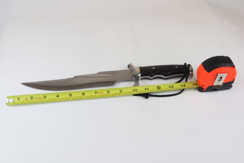 Photo 3 of SURVIVAL KNIFE WITH CASE NEW