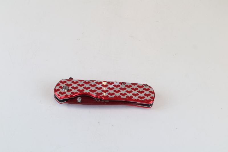 Photo 2 of HEARTS DESIGN POCKET KNIFE NEW