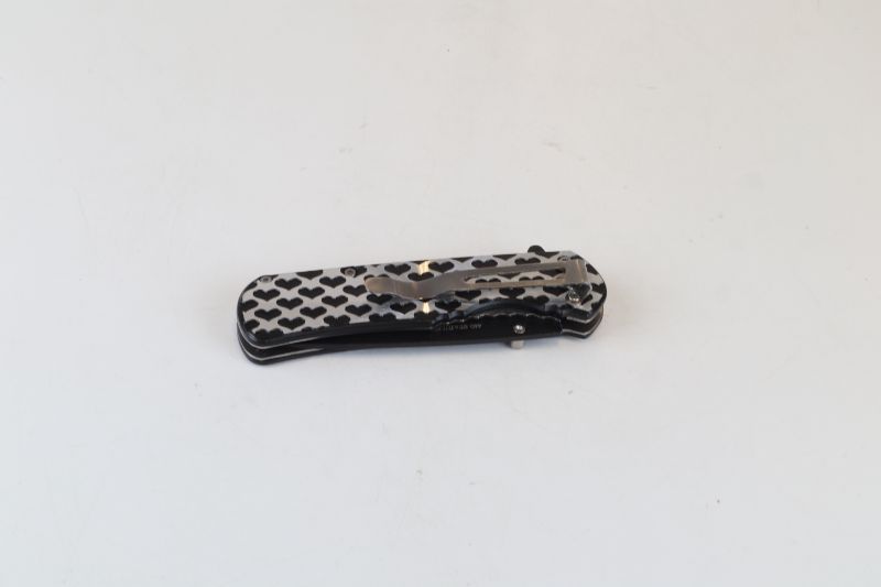 Photo 3 of HEARTS DESIGN POCKET KNIFE NEW