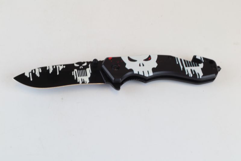 Photo 1 of SKULLS POCKET KNIFE NEW