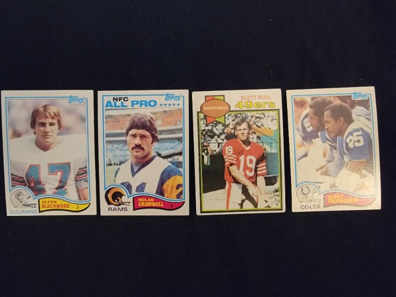 Photo 1 of 4 MISC. 70s,80s FOOTBALL CARDS