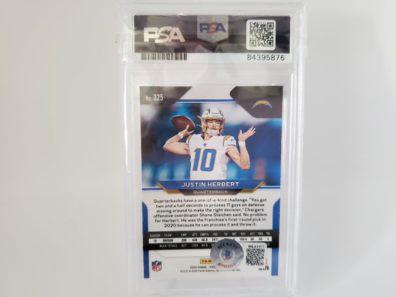 Photo 1 of 2020 PANINI PRIZM JUSTIN HERBERT #325 AUTOGRAPHED PSA GRADED!!