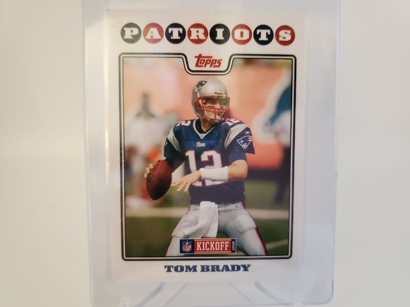 Photo 1 of 2007 TOPPS TOM BRADY!! AN ICONIC CARD AND TOUGH TO GET
IMMACULATE CONDITION HERE