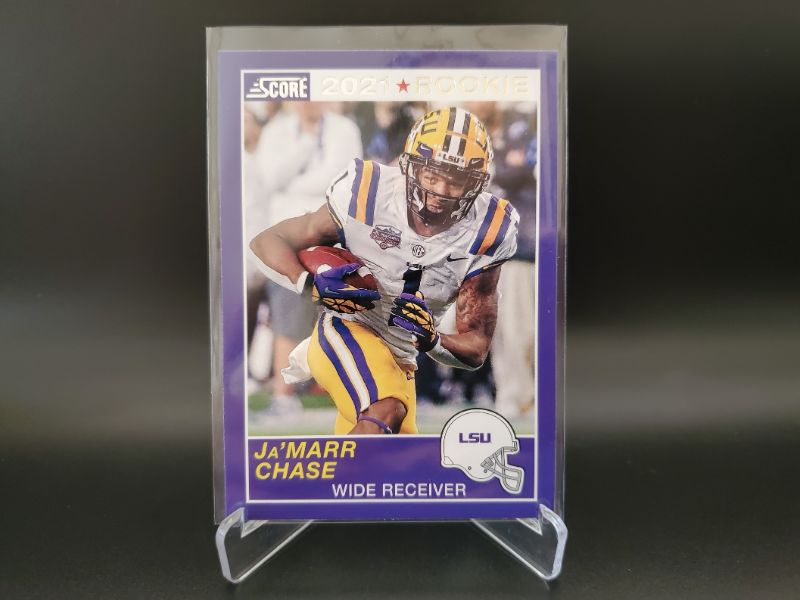 Photo 1 of 2021 SCORE JAMARR CHASE ROOKIE!!
ABSOLUTELY A GEM CARD HERE!! GET IT GRADED FAST!!
ROOKIE OF THE YEAR LEADER HERE!!