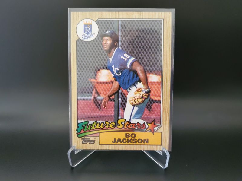 Photo 1 of 1987 TOPPS BASEBALL BO JACKSON ROOKIE!!
IMMACULATE CARD AND CENTERED!!
