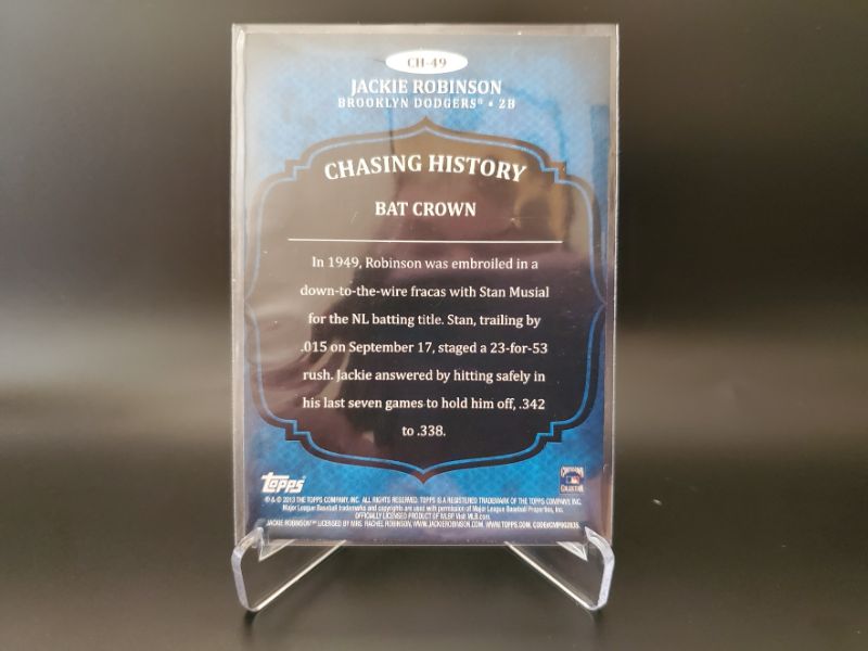 Photo 2 of 2013 TOPPS JACKIE ROBINSON FOIL CHASING HISTORY CARD!!
WOW IS THIS SHARP AND THE HARD TO FIND FOIL VERSION!!