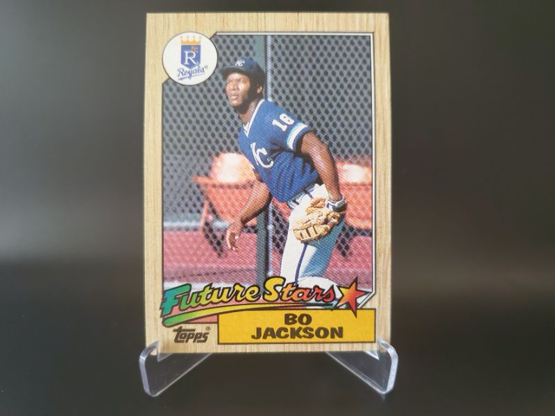 Photo 1 of 1987 TOPPS BO JACKSON FUTURE STARS ROOKIE CARD!!
BO KNOWS HOW NICE THIS IS!!
MSRP=$250