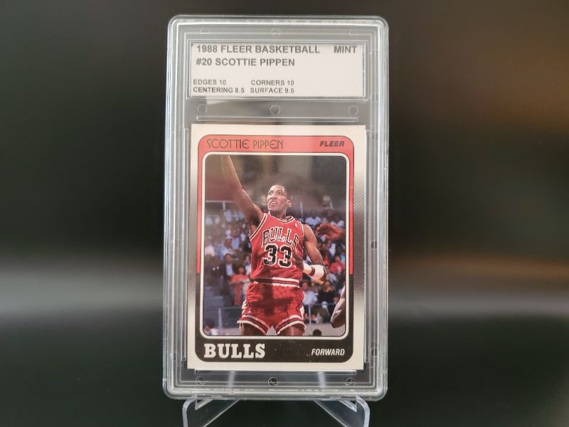 Photo 1 of 1988 FLEER BASKETBALL SCOTTIE PIPPEN ROOKIE CARD!!
THIS CARD IS SHARP AND SELL FOR OVER 6K PSA 10!!!