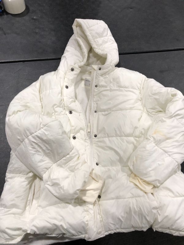 Photo 2 of Amazon Essentials Women's Plus Size Heavy-Weight Full-Zip Hooded Puffer Coat
WHITE SIZE 3XL