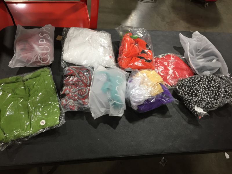 Photo 1 of clothing bundle