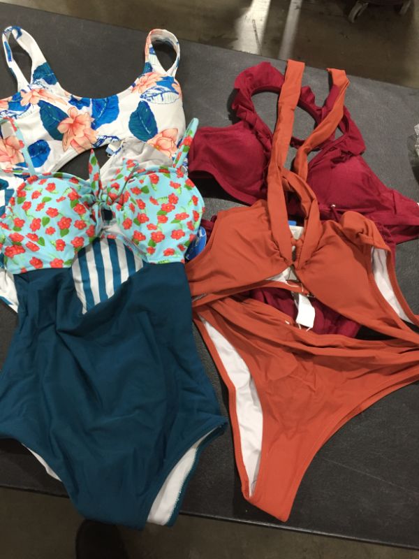 Photo 1 of WOMENS SWIMSUIT LOT
SIZE XS AND S
SOLD AS IS 4 TOTAL