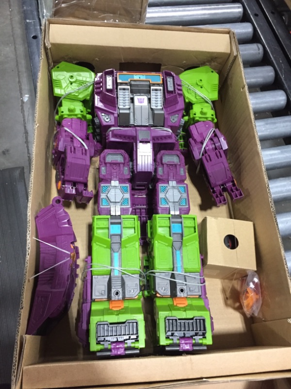 Photo 2 of Transformers Toys Generations War for Cybertron: Earthrise Titan WFC-E25 Scorponok Triple Changer Action Figure - Kids Ages 8 and Up, 21-inch
