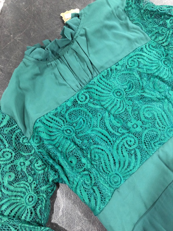 Photo 2 of WOMEN'S GREEN LACE DRESS, SIZE LARGE.