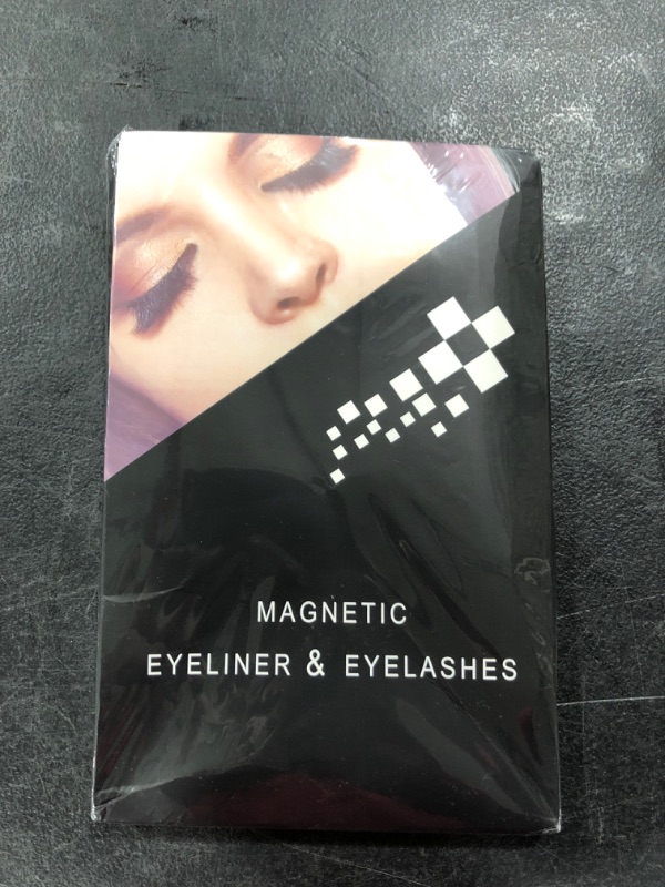 Photo 1 of MAGNETIC EYELINER & EYELASHES KIT.