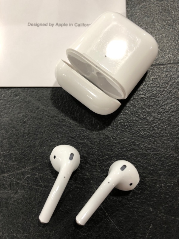 Photo 3 of REFURBISHED APPLE AIRPODS. 2ND GENERATION. WHITE.