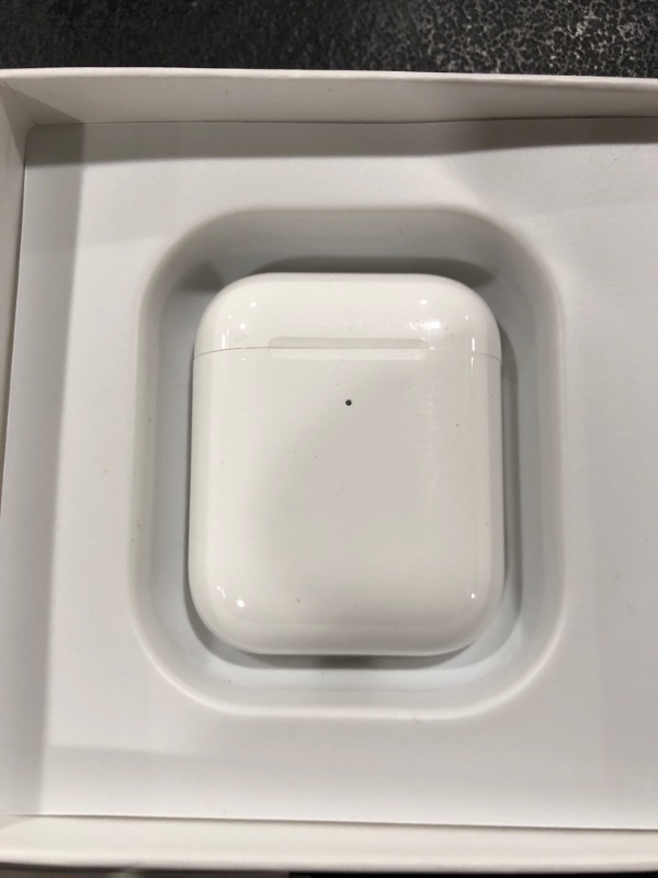 Photo 2 of REFURBISHED APPLE AIRPODS. 2ND GENERATION. WHITE.