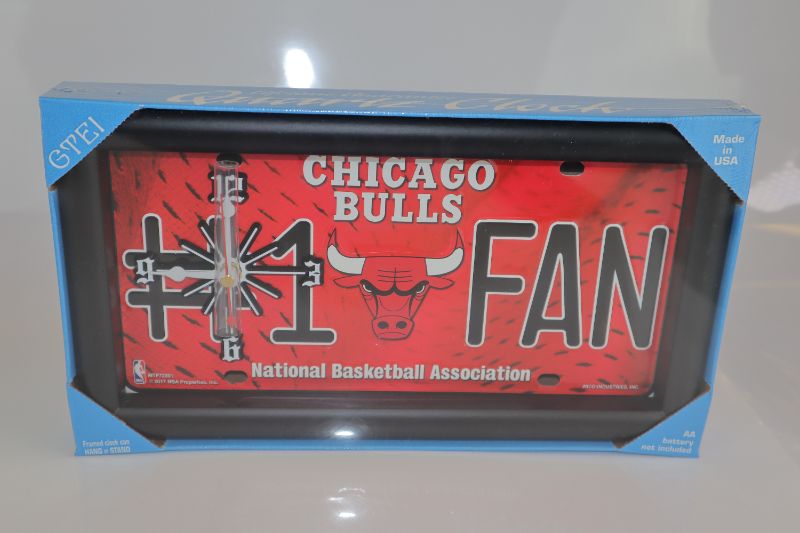 Photo 1 of CHICAGO BULLS CLOCK NEW $ 26.99