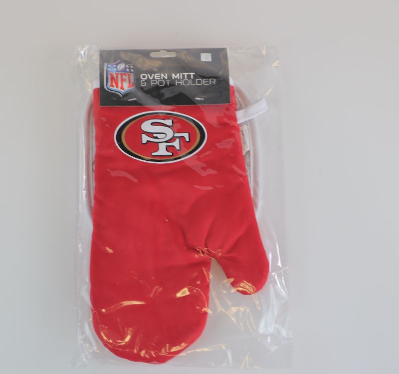 Photo 1 of SAN FRANCISCO 49ERSS OVEN MITS NEW $19.99