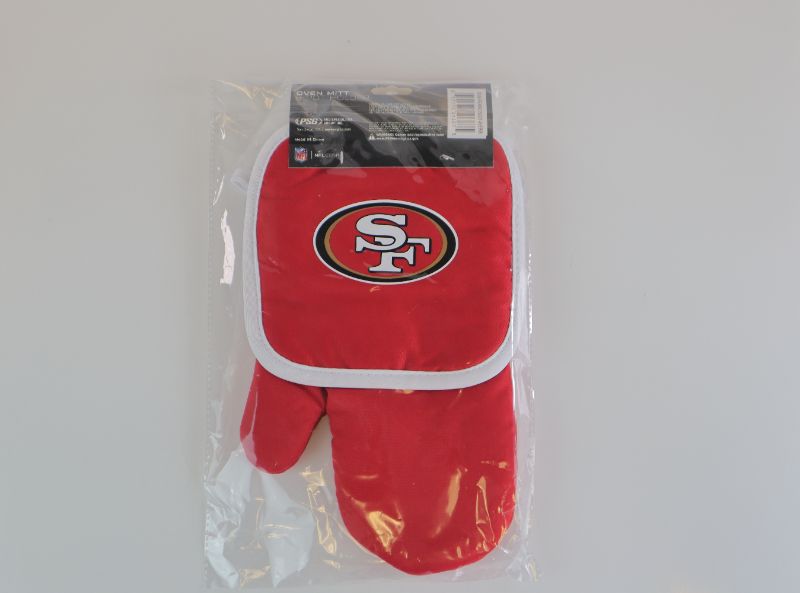 Photo 2 of SAN FRANCISCO 49ERSS OVEN MITS NEW $19.99
