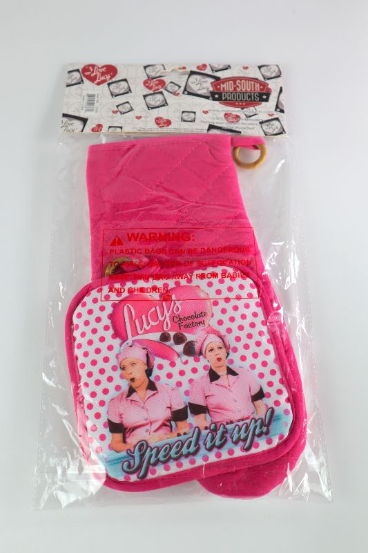 Photo 1 of I LOVE LUCY OVEN MIT NEW $ 13.75