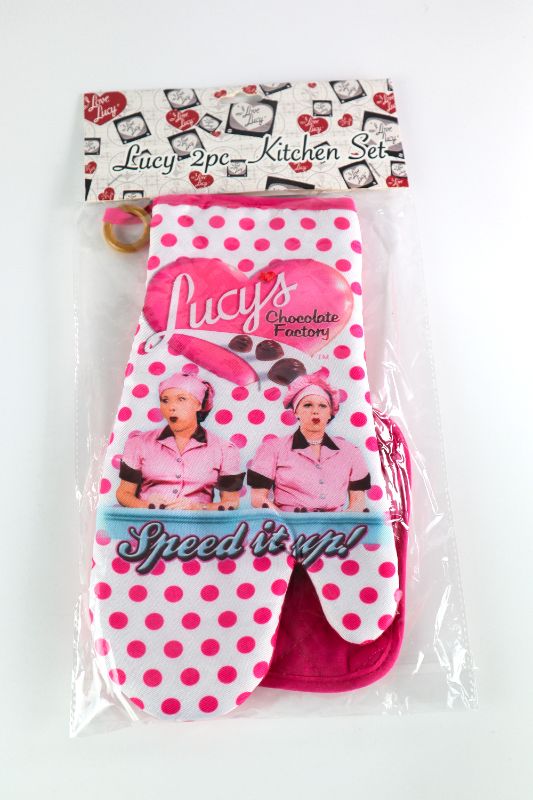 Photo 2 of I LOVE LUCY OVEN MIT NEW $ 13.75