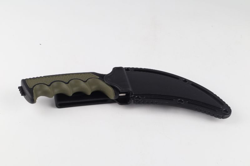 Photo 2 of KARAMBIT TACTICAL KNIFE NEW 