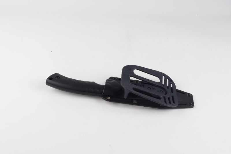 Photo 3 of TACTICAL KNIFE WITH CARY CLIP FOR HIP NEW 