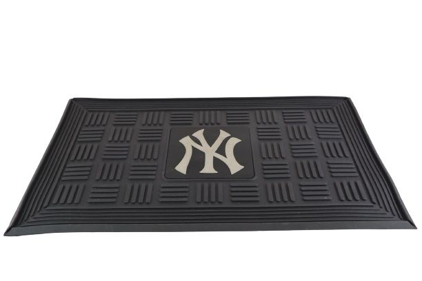 Photo 1 of NEW YORK YANKEES WELCOME MAT NEW $33.89