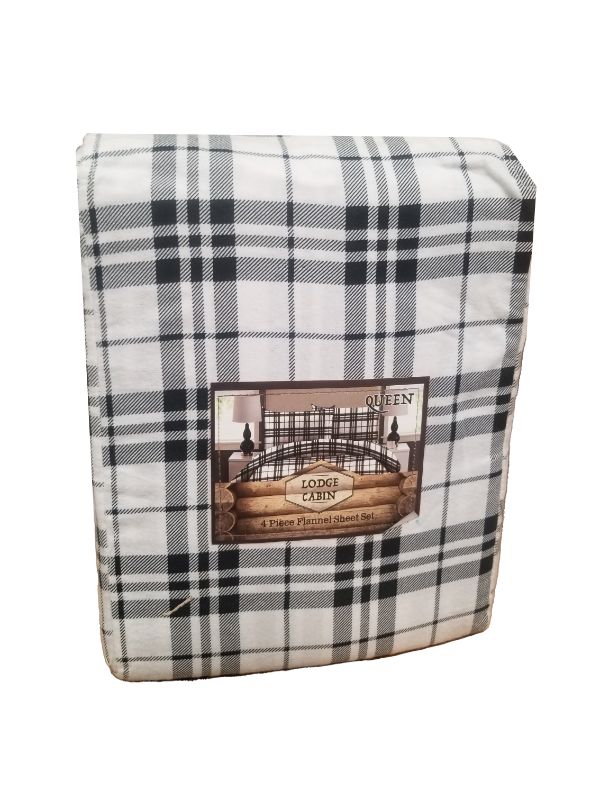 Photo 2 of LODGE CABIN 4 PIECE FLANNEL SHEET SET

NEW $45