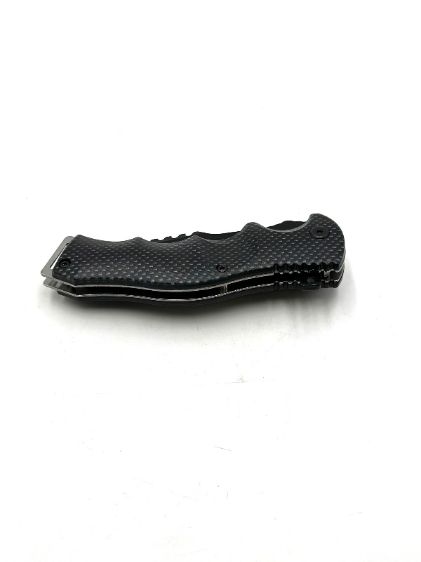 Photo 2 of BLACK CARBON FIBER STYLE PRINT DESIGN POCKET KNIFE NEW